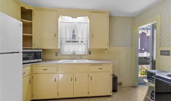 112 Oakton St, Woonsocket, RI 02895