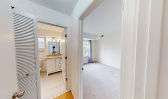 2221 S Huron Pkwy 4, Ann Arbor, MI 48104