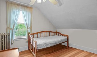 64 Dyer Ave, East Providence, RI 02915