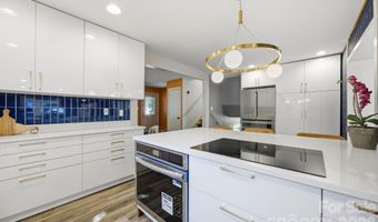 1941 Bentley Pl, Charlotte, NC 28205