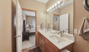 524 Carrie Ln, Altoona, IA 50009