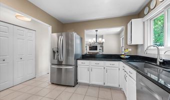 2012 N Yale Ave, Arlington Heights, IL 60004