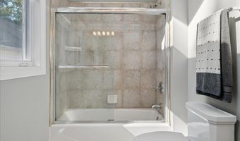 925 N River Rd, Algonquin, IL 60102