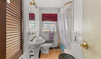 30 Trowbridge Rd, Bourne, MA 02532