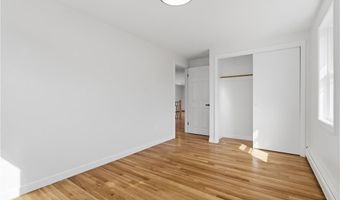 25 Stoneham St, Cranston, RI 02920