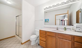 941 N Swift Rd 201, Addison, IL 60101