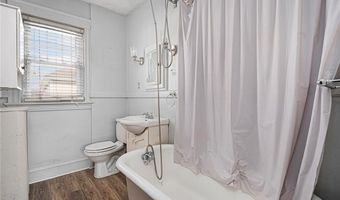 130 Wollaston St, Cranston, RI 02910