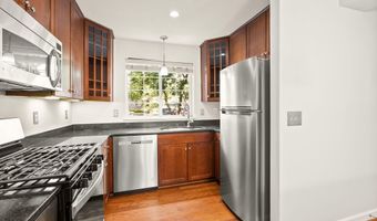 4089 S FOUR MILE RUN Dr 201, Arlington, VA 22204
