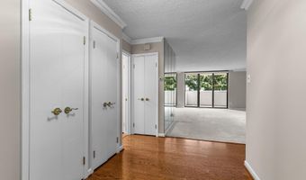 1101 S ARLINGTON RIDGE Rd 214, Arlington, VA 22202