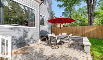 414 N MONROE St, Arlington, VA 22201