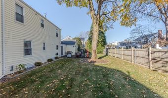 7 Mayfair Dr, East Providence, RI 02916