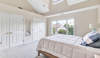 51 Faith Ln 51, Danbury, CT 06810