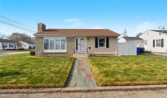 16 Fern Dr, East Providence, RI 02916