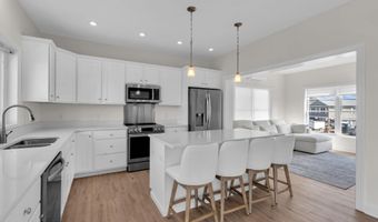 42 Carlyle Dr, Bayville, NJ 08721
