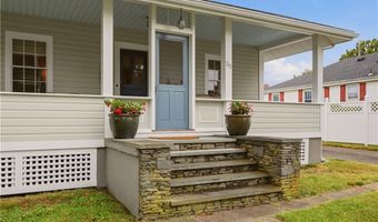 30 Boulevard, Middletown, RI 02842