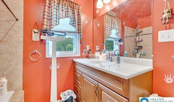9338 Sherwood Dr, Kunkletown, PA 18058