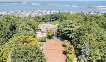 13 Serpentine Dr, Middletown, NJ 07748