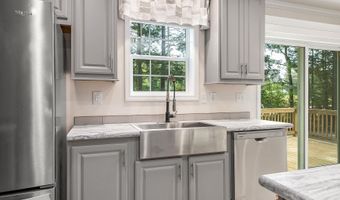 3 Alison Cir, Hampton, NH 03842