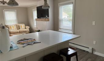 53 Center Ave, Middletown, RI 02842