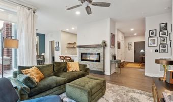 625 SLATERS Ln 201, Alexandria, VA 22314