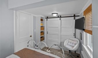 39 Sunset Dr, Barrington, RI 02806