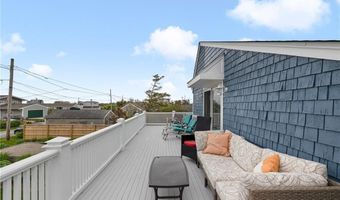 7 Conant Ave, Narragansett, RI 02882