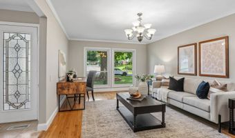 318 Algonquin Dr, Ballwin, MO 63011