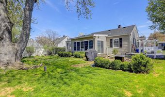 126 9th St, Belford, NJ 07718