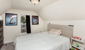 412 E Gray St, Des Moines, IA 50315
