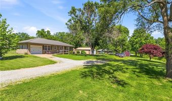4 Skyline Dr, Adrian, MO 64720
