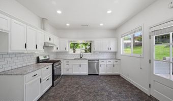 202 N Walnut St, Anderson, MO 64831