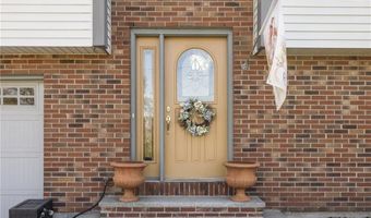 11 Renfrew Ave, Middletown, RI 02842