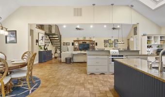 10 Barrington Dr, Bedford, NH 03110