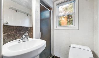 305 E Main St, Bergenfield, NJ 07621