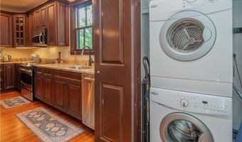 17 Lincoln St, Newport, RI 02840