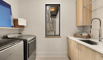 6916 CARMICHAEL Ave, Bethesda, MD 20817