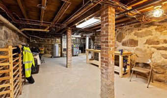 444 W Auburn Rd, Auburn, ME 04210