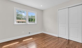 11 W Park Ave, Belford, NJ 07718