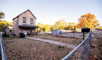 929 N 7th St, Atchison, KS 66002