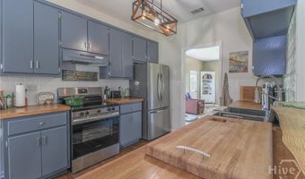 225 Camelot Dr, Athens, GA 30606