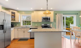 38 Fairview Ave, Auburn, ME 04210