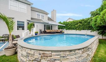 18 South Plz, Amity Harbor, NY 11701