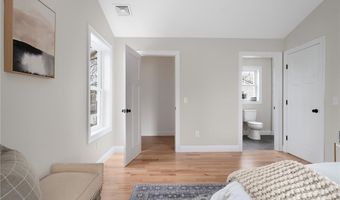 39 Winsor St, East Providence, RI 02914