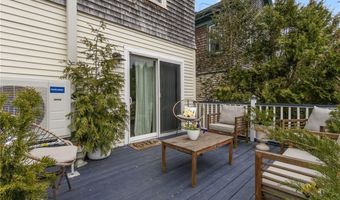 5 Conrad Ct, Newport, RI 02840