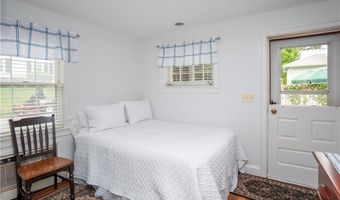 203 Fenner Ave 5, Middletown, RI 02842