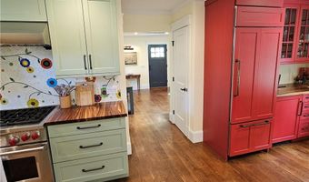 209 Coggeshall Ave, Newport, RI 02840