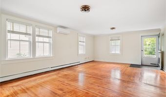 7 Marsh St, Newport, RI 02840