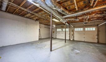 781 Grist Mill Dr E, Acworth, GA 30101