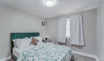 2148 Champagne Dr, Ann Arbor, MI 48108