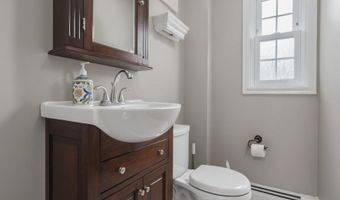 143 Oak St, Amityville, NY 11701